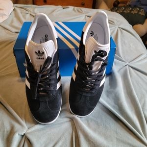 Adidas suede Gazelle Black Sneakers Womens size 9